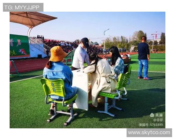 时尚女性纹身贴足球明星图案设计展示彰显个性与运动魅力