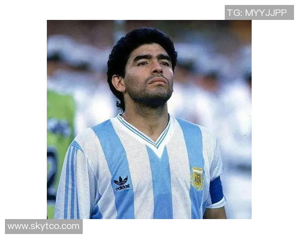 足球巨星亲自操控过的足球背后的传奇故事与历史意义