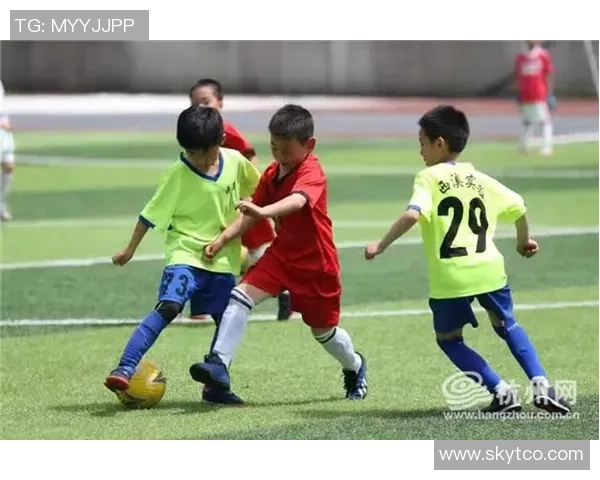 足球明星跳小男孩舞蹈大秀精彩舞技引爆全场网友热议