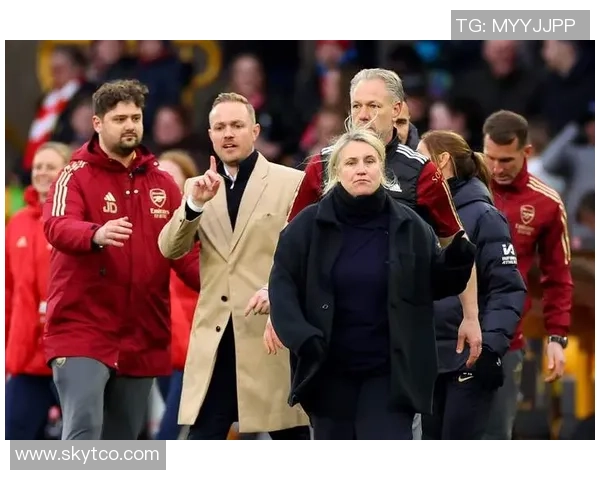 从球场到教练席：当足球巨星转型指挥官后的挑战与辉煌